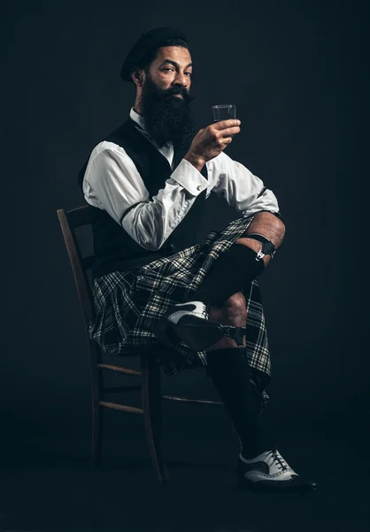 Bir gece içkisi zevk Scotsman — Stok fotoğraf