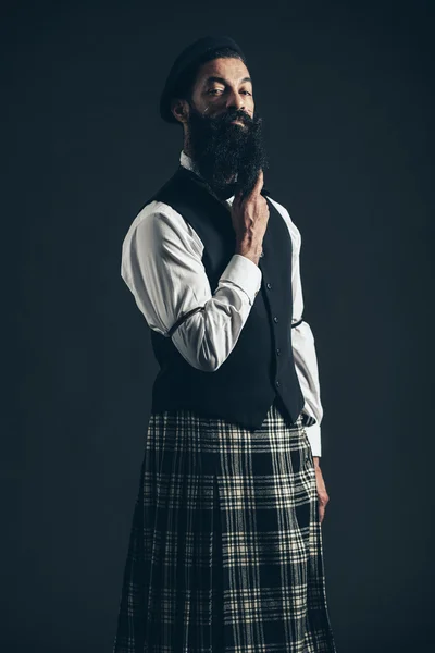 Stylový muž v sukni — Stock fotografie