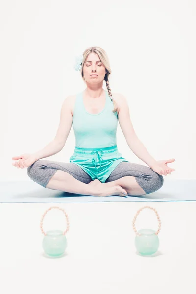 Woman Meditating in Seated Lotus — Stock Photo, Image