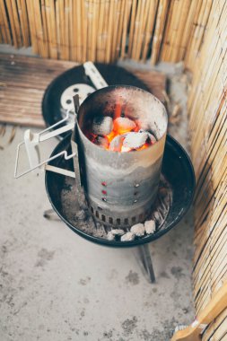 Bir yaz barbekü hazırlanıyor