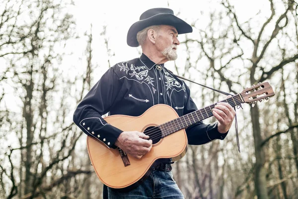 Country musician strumming his guitar — Stock Photo, Image