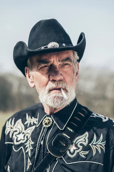 Homem bonito em uma roupa elegante — Fotografia de Stock