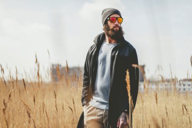 Sakallı erkek güneş gözlüğü