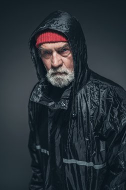 Yaşlı adam kapatın