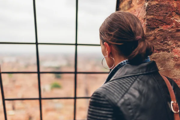 Stylish woman on a sightseeing tour — Stock Photo, Image