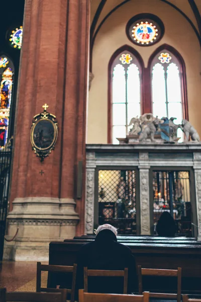 Elderly person worshipping in a church — Stock Photo, Image