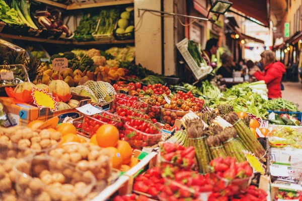Odkryty rynku warzyw i owoców — Zdjęcie stockowe