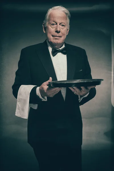 Senior Male Butler bär kostym — Stockfoto