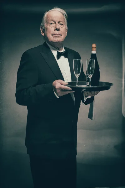 Senior Male Butler bär kostym — Stockfoto