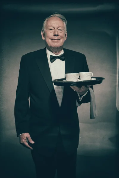 Manliga Butler bär formella smoking kostym — Stockfoto