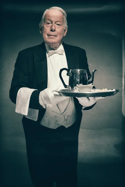 Professional op zoek Senior mannelijke Butler — Stockfoto