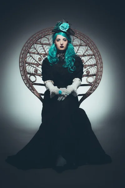 Woman with Green Hair in Vintage Gown — Stock Photo, Image