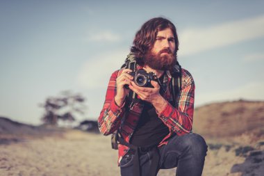 yakışıklı sakallı açık fotoğrafçı