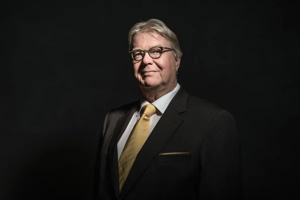 Middle-aged businessman wearing eyeglasses — Stok fotoğraf