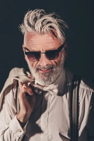 Elegante uomo anziano barbuto — Foto Stock