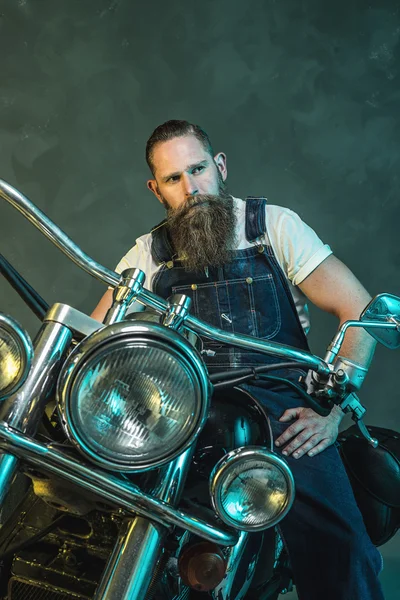 Bearded Man in Jumpsuit Sitting on his Motorcycle — Zdjęcie stockowe
