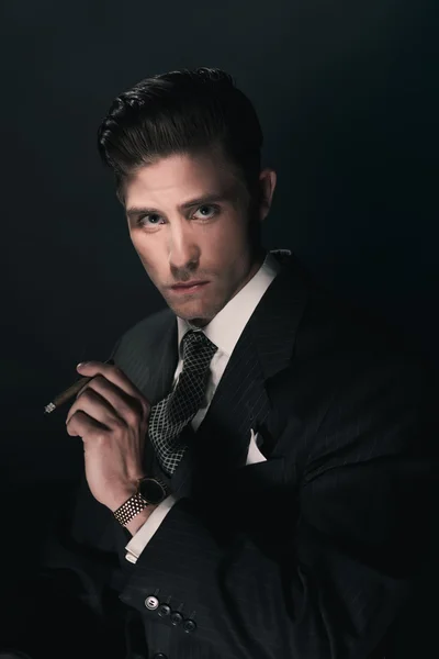 Cigarro fumar vintage hombre de negocios — Foto de Stock