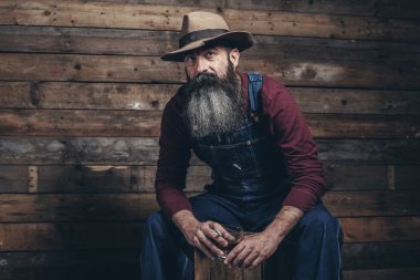 Sakallı Vintage çalışan adam