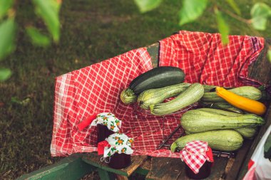 Yerel kabakları ve reçel Satılık