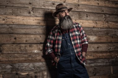 Vintage çalışan adam Sigara