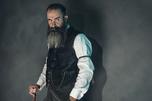 1900 スタイルのファッションでビンテージの髭の男 — ストック写真