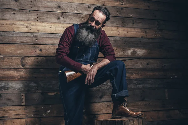 Vintage farmer holding rifle — Stock Photo, Image