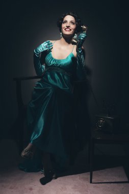 Retro 1920'lerde kadın arıyorum