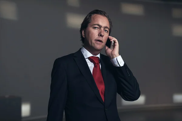 Businessman calling with cellphone — Stock Photo, Image