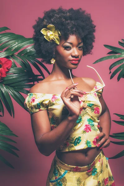 Tropikalny Afro American Pin-up — Zdjęcie stockowe