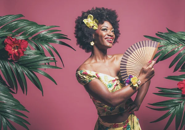 Tropikalny moda Afro American — Zdjęcie stockowe