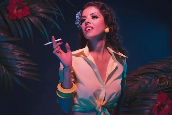 Cigarette Smoking Tropical Fashion Pin-up — Stock Photo, Image