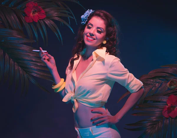 Cigarette Smoking Tropical Fashion Pin-up — Stock Photo, Image