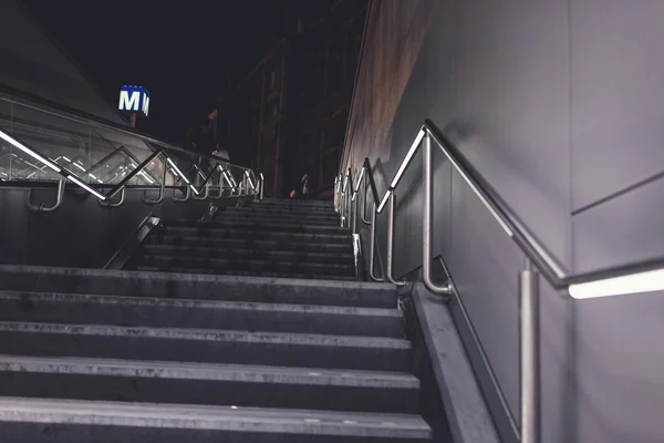 Escalier à la station de métro — Photo