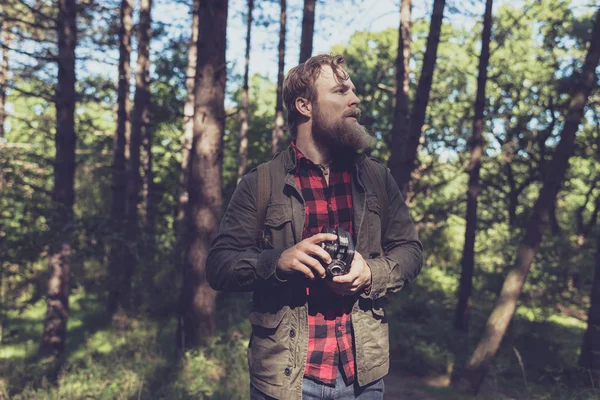 Osservando la barba uomo — Foto Stock