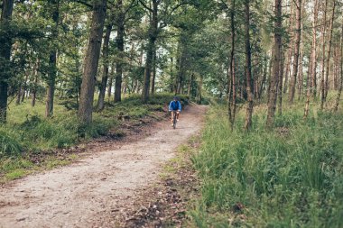 Etkin adam Bisiklete binme