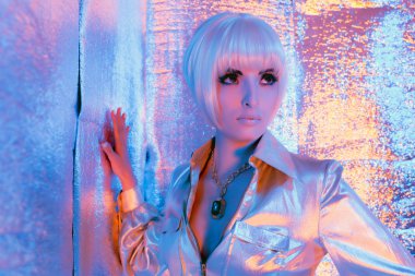 Fütüristik alan moda kadın