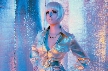 Fütüristik alan moda kadın