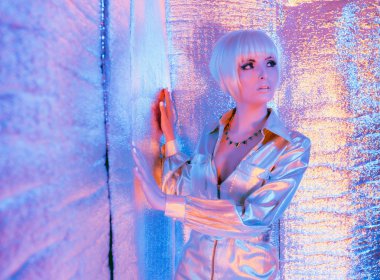 Fütüristik alan moda kadın