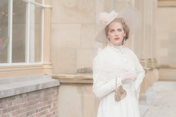 Chic victorian woman with hat — Stock fotografie