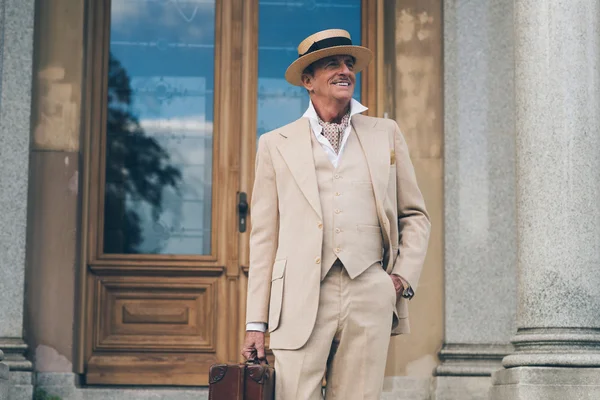 Smiling retro dandy standing — Stock Photo, Image