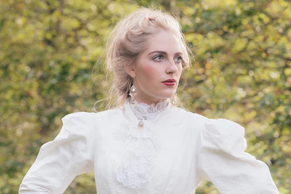 Portrait of retro victorian fashion woman — Stock Photo, Image