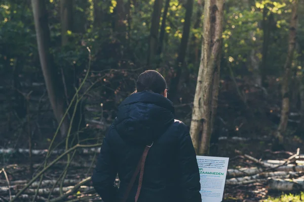 Forêt touristique féminine — Photo