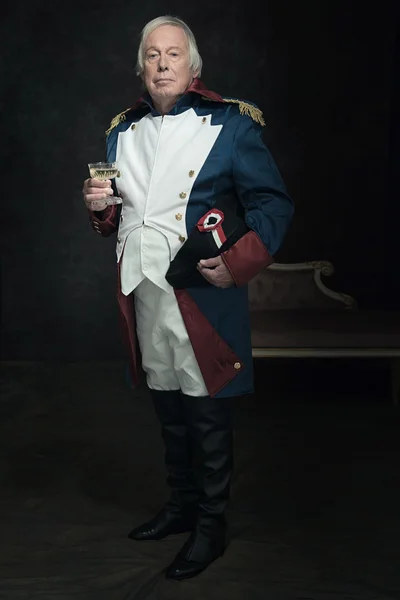 Muž oblečený v kostýmu historických císař — Stock fotografie