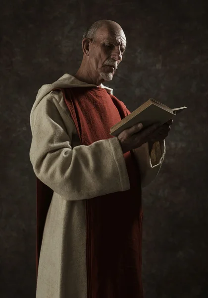 Portrait officiel du livre de lecture monastique . — Photo