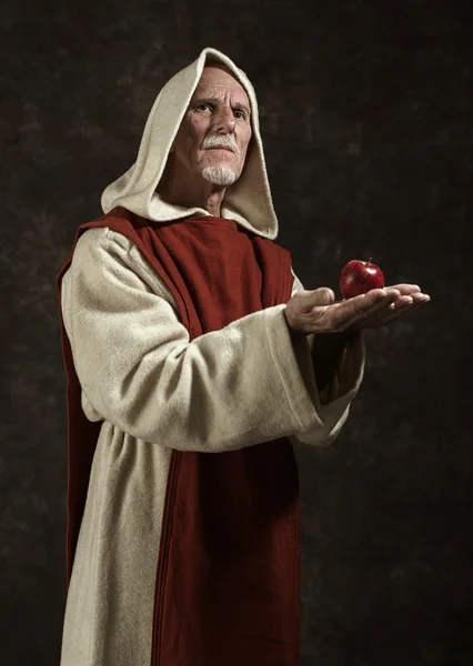 Officiële portret van monnik houden van apple. — Stockfoto