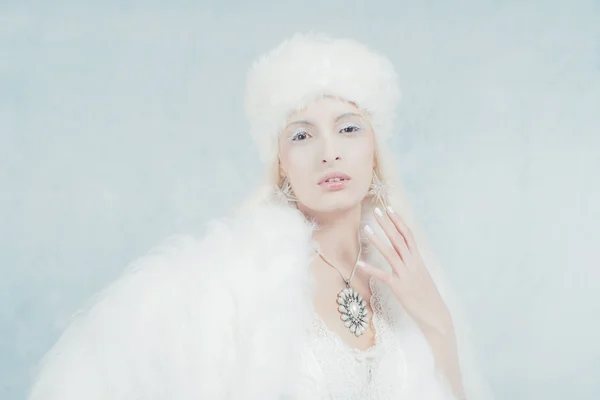 Snow Queen Fashion in White — Stock Photo, Image