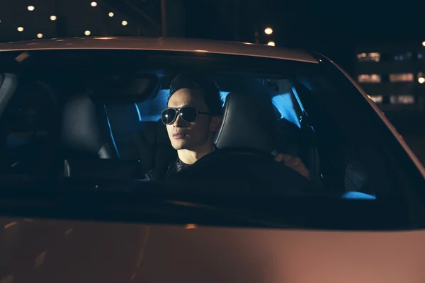 Hip asiático hombre con gafas de sol —  Fotos de Stock