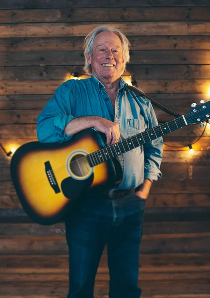 Smiling country and western musician — Stock Photo, Image