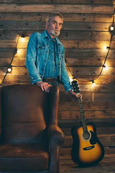 Senior musician with beard — Stock Photo, Image