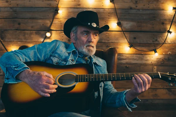 Guitar playing senior country musician — Stock Photo, Image